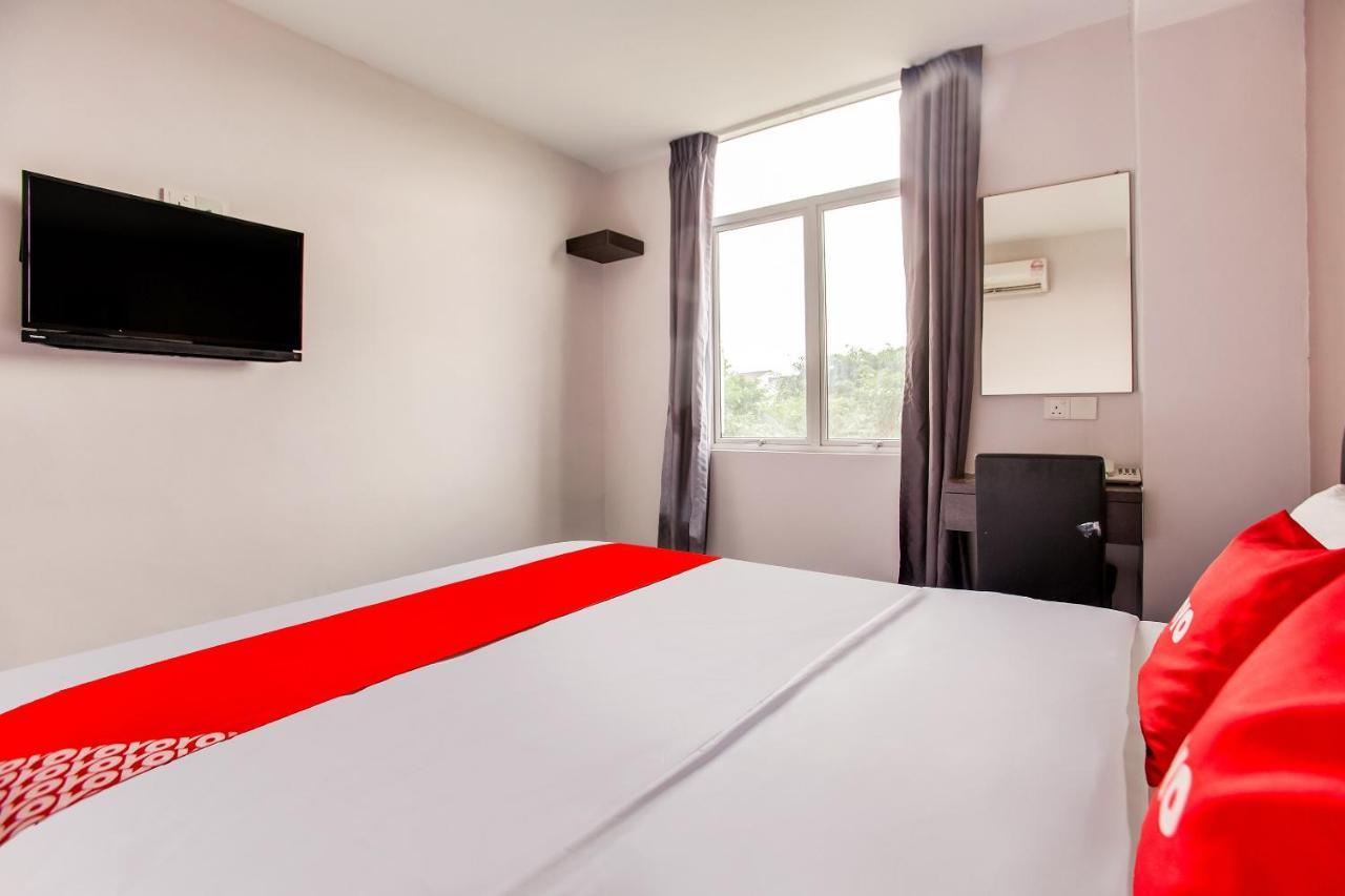 โอโย 89631 988 โฮเต็ล Hotel ยะโฮร์บาห์รู ภายนอก รูปภาพ