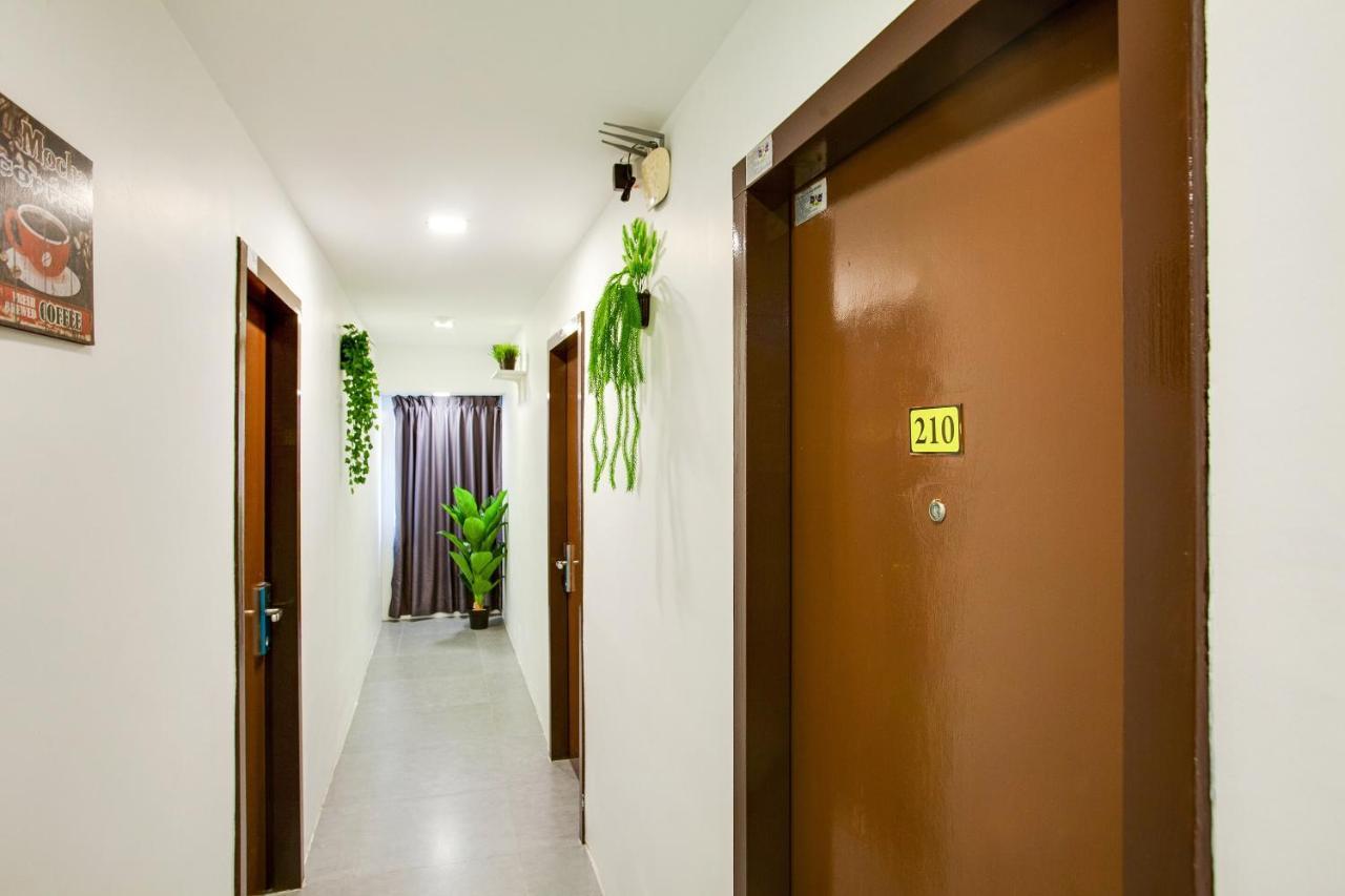 โอโย 89631 988 โฮเต็ล Hotel ยะโฮร์บาห์รู ภายนอก รูปภาพ