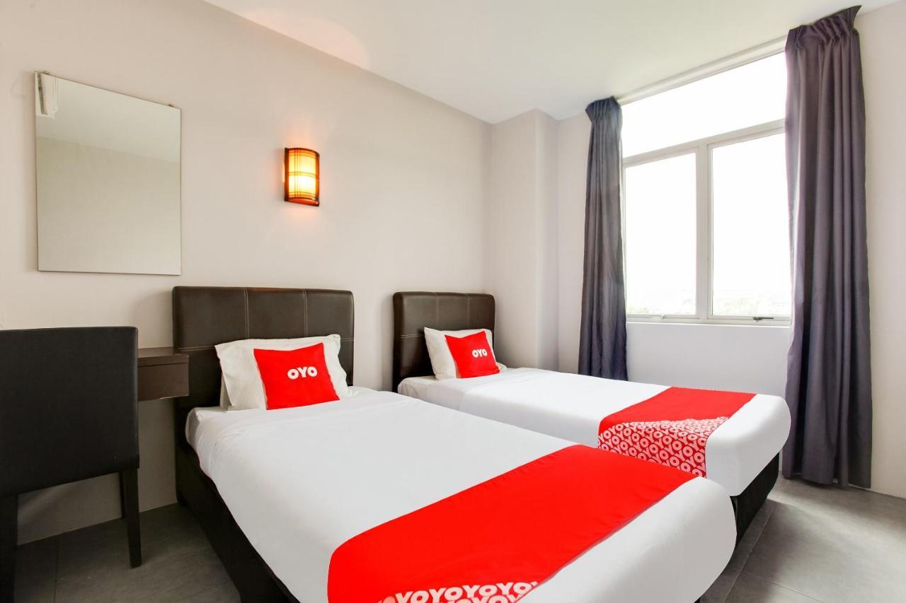 โอโย 89631 988 โฮเต็ล Hotel ยะโฮร์บาห์รู ภายนอก รูปภาพ