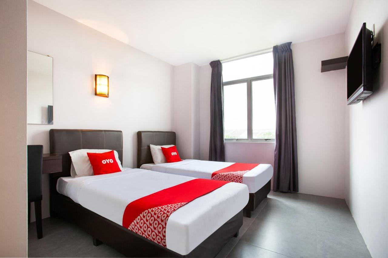 โอโย 89631 988 โฮเต็ล Hotel ยะโฮร์บาห์รู ภายนอก รูปภาพ
